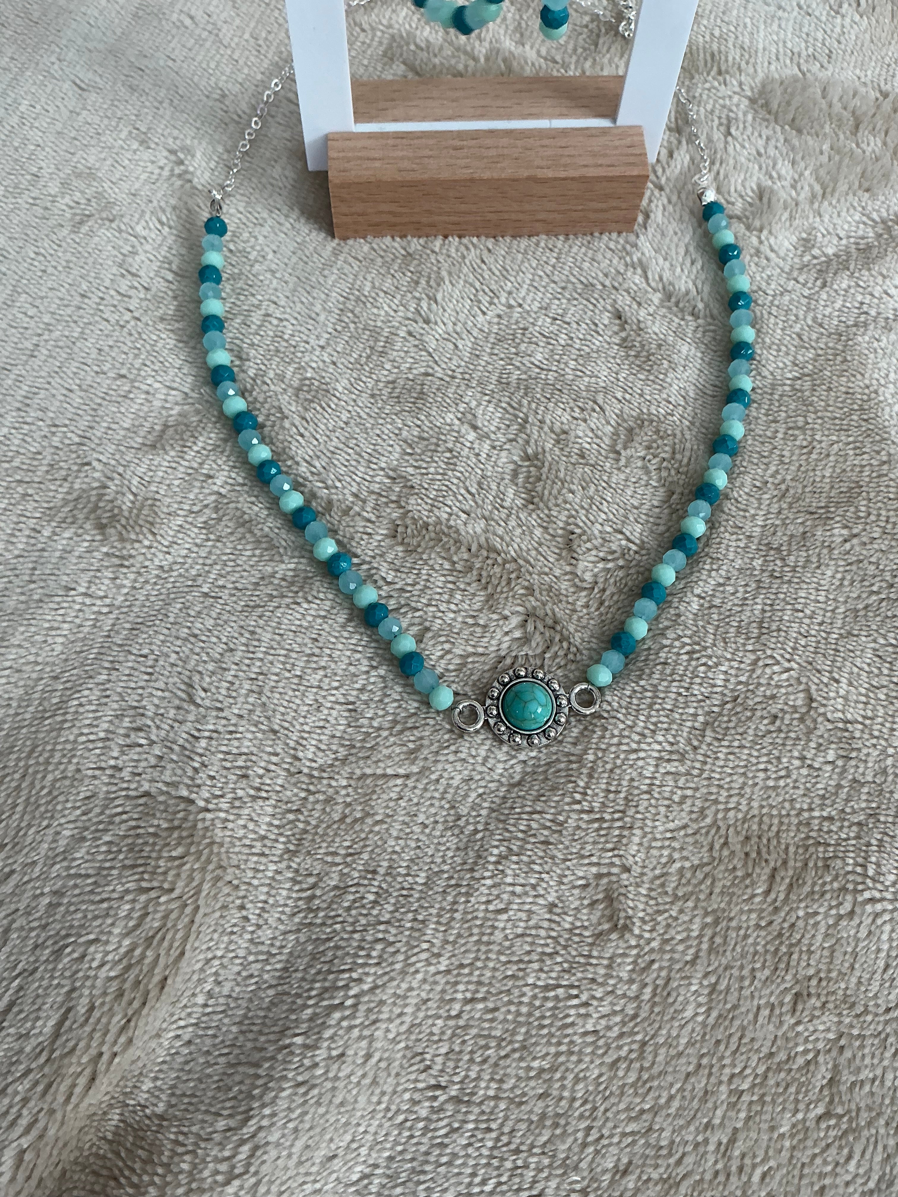 Turquoise‑Shade Beaded Jewellery Set – Necklace & Earrings