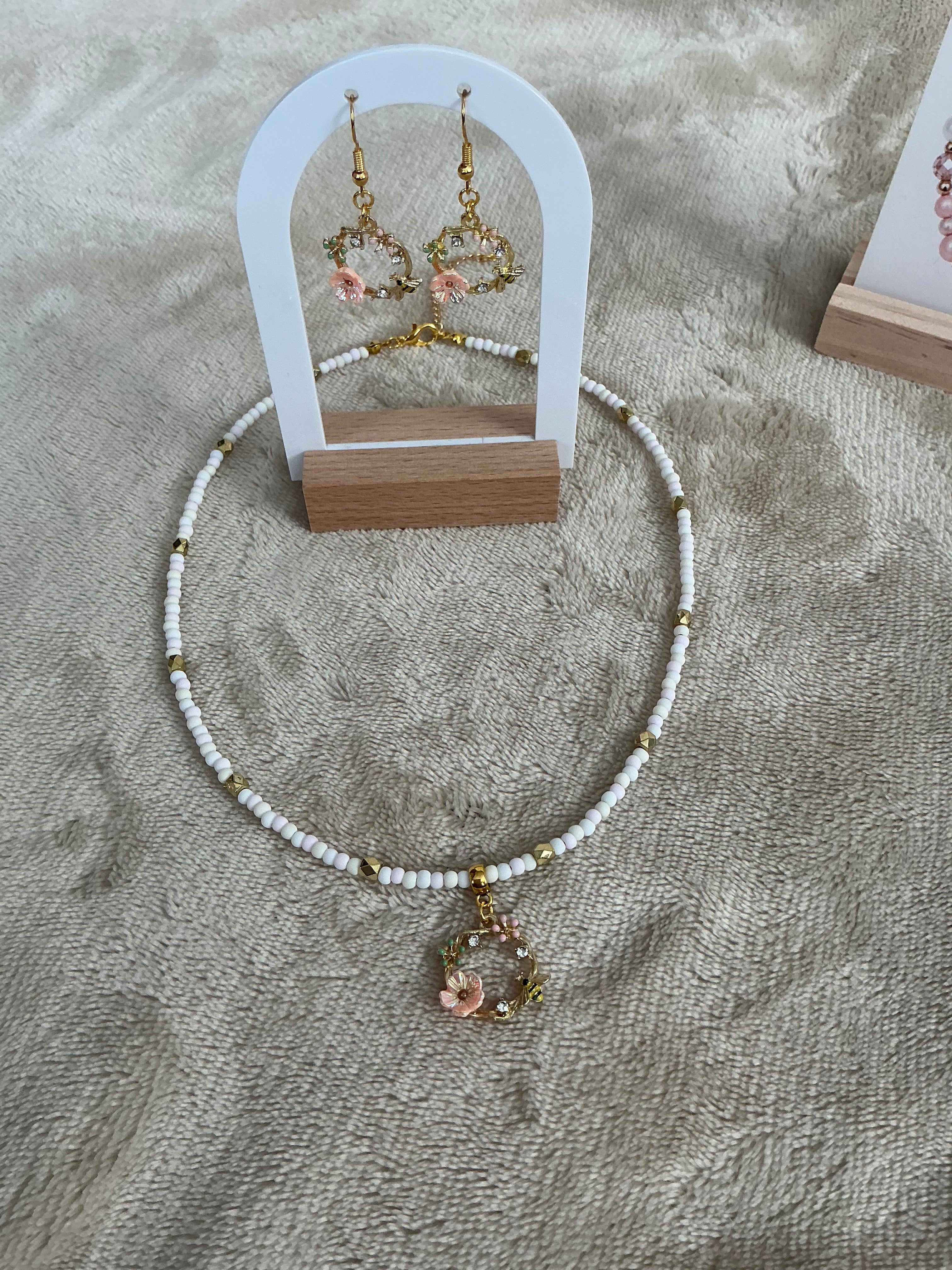 Floral & Bee Wreath Jewellery Set – Necklace & Earrings