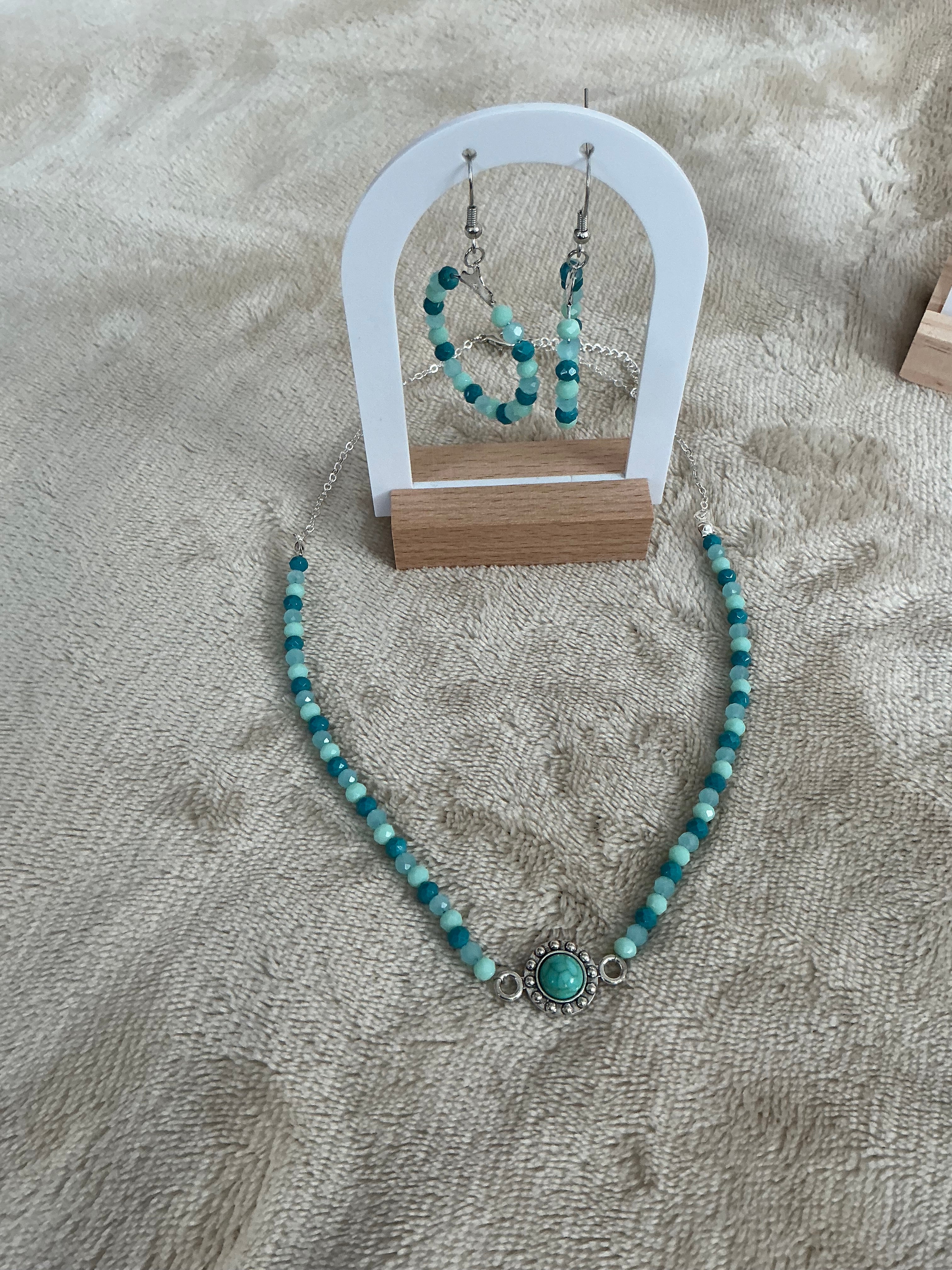 Turquoise‑Shade Beaded Jewellery Set – Necklace & Earrings