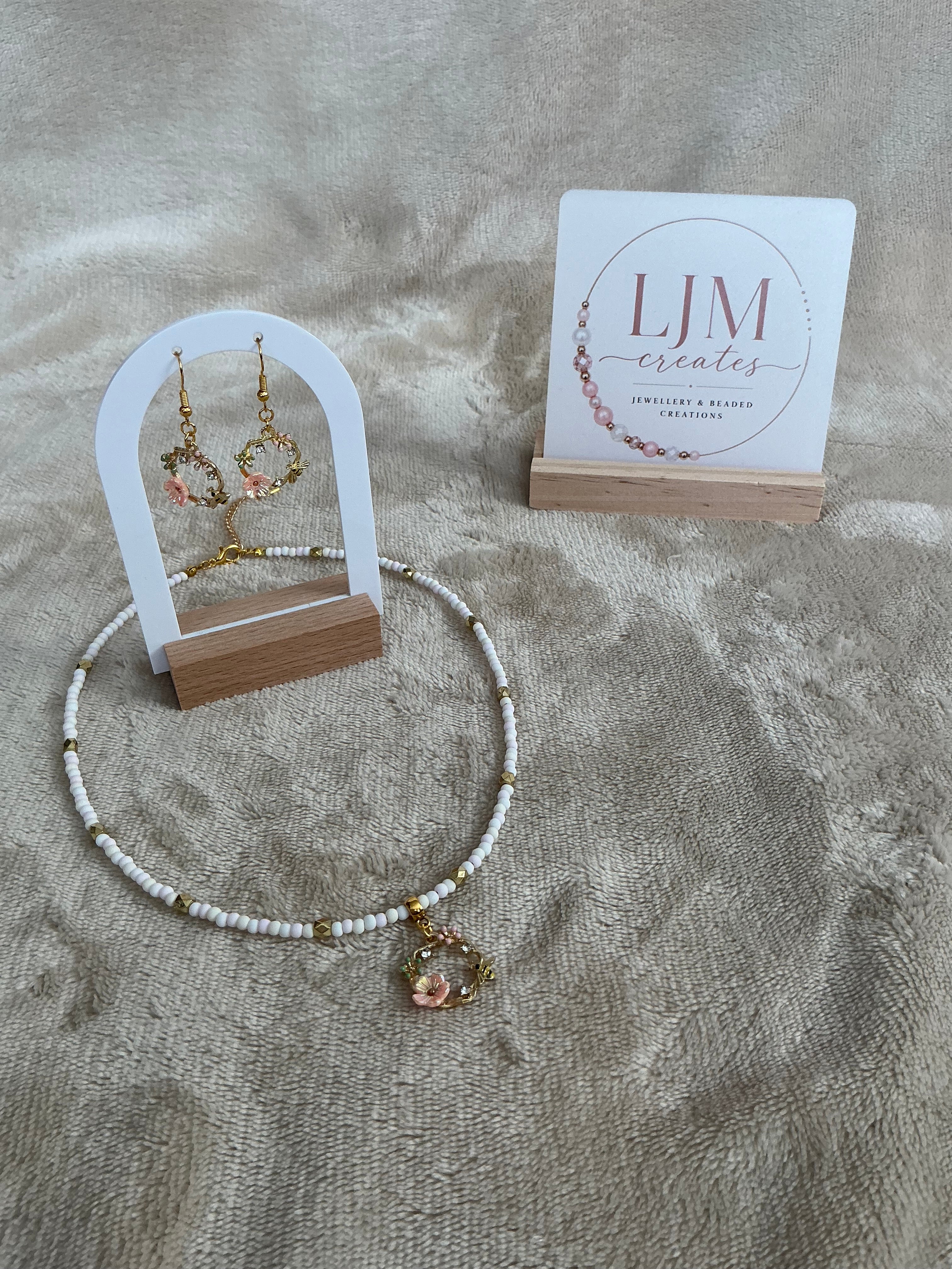 Floral & Bee Wreath Jewellery Set – Necklace & Earrings